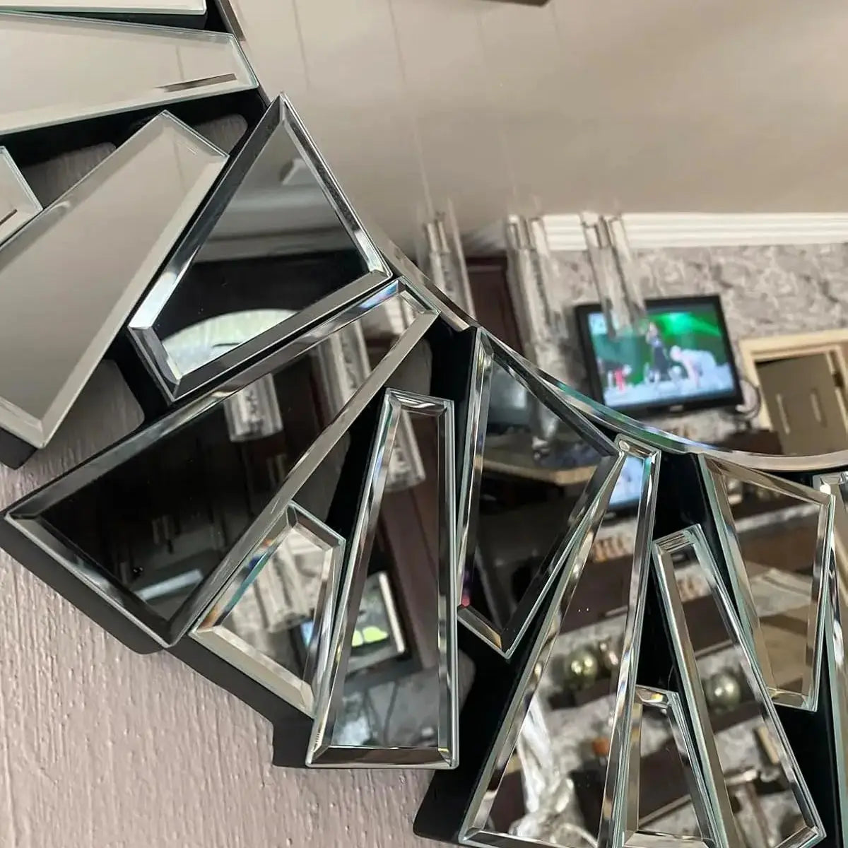 Sunburst Round Decorative Wall Mirror With Beveled Glass Accent